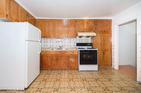 Photo 19 at 99 Euclid Avenue, Bellwoods, Toronto