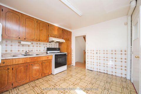 Photo 20 at 99 Euclid Avenue, Bellwoods, Toronto