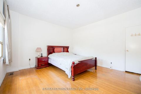 Photo 25 at 99 Euclid Avenue, Bellwoods, Toronto