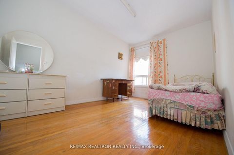 Photo 26 at 99 Euclid Avenue, Bellwoods, Toronto