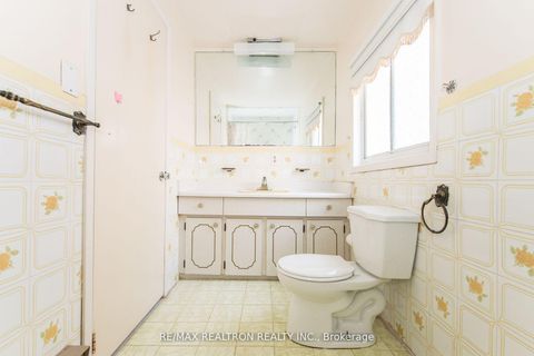 Photo 27 at 99 Euclid Avenue, Bellwoods, Toronto