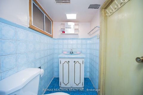 Photo 30 at 99 Euclid Avenue, Bellwoods, Toronto