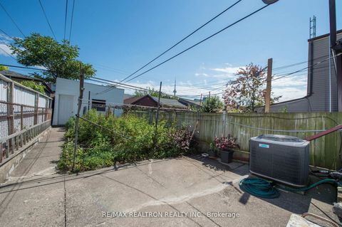 Photo 31 at 99 Euclid Avenue, Bellwoods, Toronto