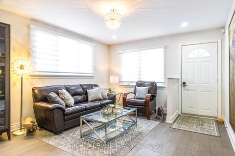 Photo 7 at 735 Srigley Street, College Manor, Newmarket