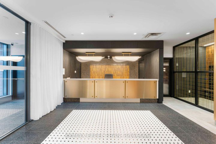 Photo 3 at 612 - 5 Lakeview Avenue, Bellwoods, Toronto