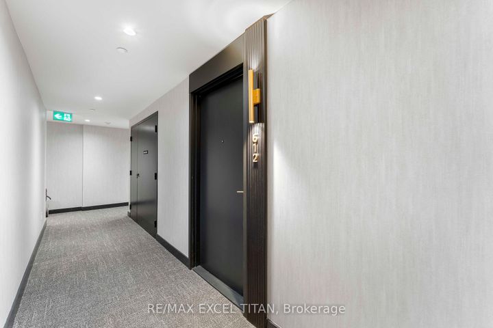 Photo 4 at 612 - 5 Lakeview Avenue, Bellwoods, Toronto