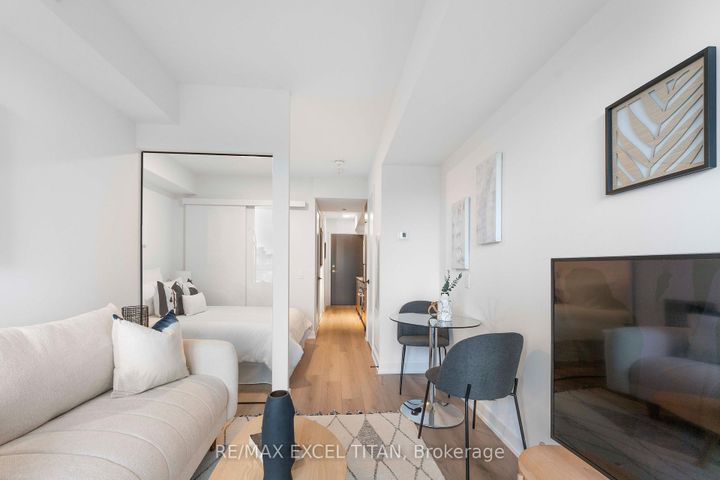 Photo 18 at 612 - 5 Lakeview Avenue, Bellwoods, Toronto