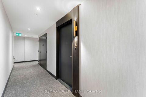 Photo 4 at 612 - 5 Lakeview Avenue, Bellwoods, Toronto