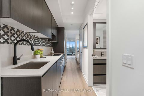 Photo 6 at 612 - 5 Lakeview Avenue, Bellwoods, Toronto