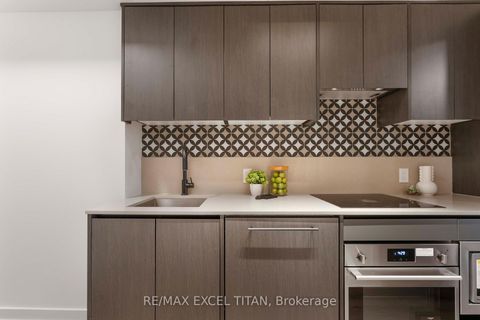 Photo 8 at 612 - 5 Lakeview Avenue, Bellwoods, Toronto