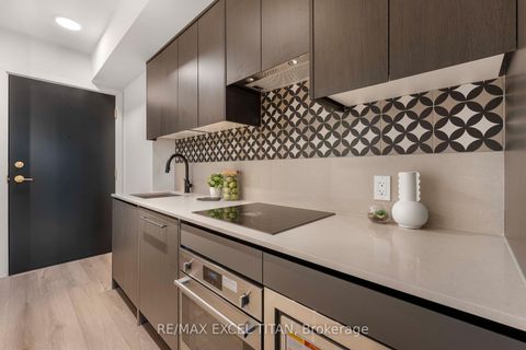 Photo 9 at 612 - 5 Lakeview Avenue, Bellwoods, Toronto