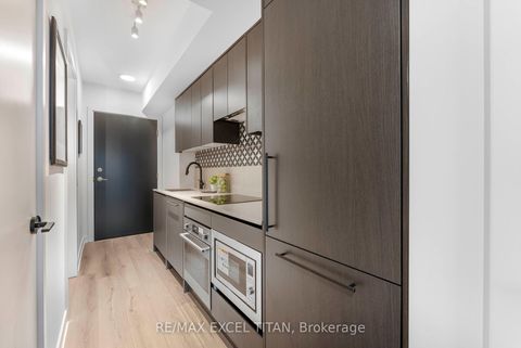 Photo 10 at 612 - 5 Lakeview Avenue, Bellwoods, Toronto