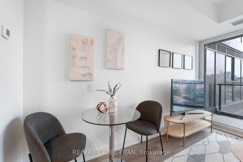 Photo 15 at 612 - 5 Lakeview Avenue, Bellwoods, Toronto