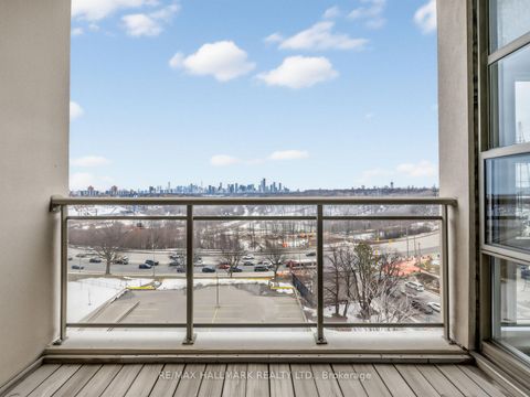 Photo 1 at 724 - 1 Leaside Park Drive, Thorncliffe Park, Toronto