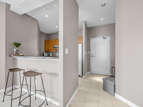 Photo 2 at 724 - 1 Leaside Park Drive, Thorncliffe Park, Toronto