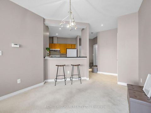 Photo 3 at 724 - 1 Leaside Park Drive, Thorncliffe Park, Toronto