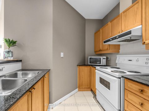 Photo 4 at 724 - 1 Leaside Park Drive, Thorncliffe Park, Toronto