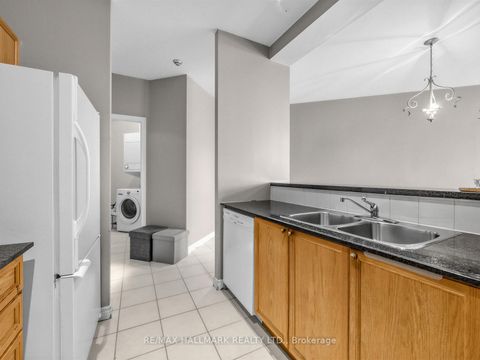 Photo 6 at 724 - 1 Leaside Park Drive, Thorncliffe Park, Toronto