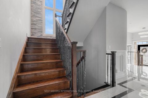 Photo 25 at 2 George McKenzie Court, Pelmo Park W4, Toronto