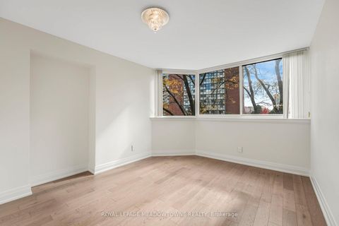 Photo 6 at 204 - 4235 Sherwoodtowne Boulevard E, City Centre, Mississauga