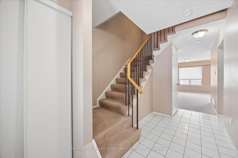 Photo 9 at 24 - 611 Gibney Crescent, Summerhill Estates, Newmarket