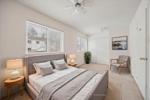 Photo 10 at 24 - 611 Gibney Crescent, Summerhill Estates, Newmarket