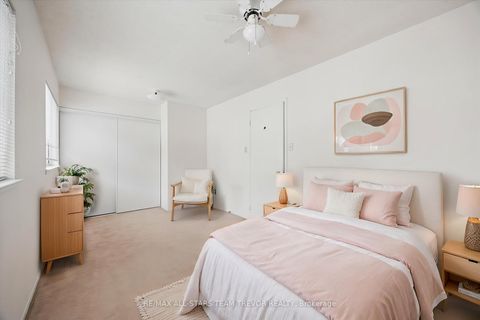 Photo 11 at 24 - 611 Gibney Crescent, Summerhill Estates, Newmarket