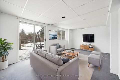 Photo 18 at 24 - 611 Gibney Crescent, Summerhill Estates, Newmarket