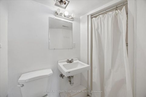 Photo 20 at 24 - 611 Gibney Crescent, Summerhill Estates, Newmarket