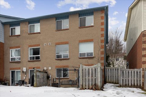 Photo 26 at 24 - 611 Gibney Crescent, Summerhill Estates, Newmarket