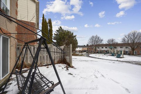 Photo 27 at 24 - 611 Gibney Crescent, Summerhill Estates, Newmarket