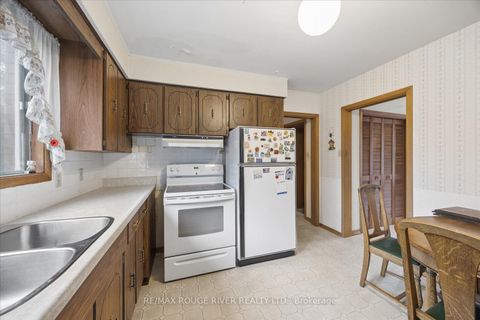 Photo 13 at 865 Regent Drive, Eastdale, Oshawa