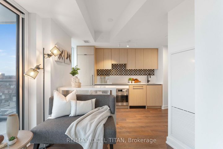 Photo 10 at 703 - 5 Lakeview Avenue, Bellwoods, Toronto