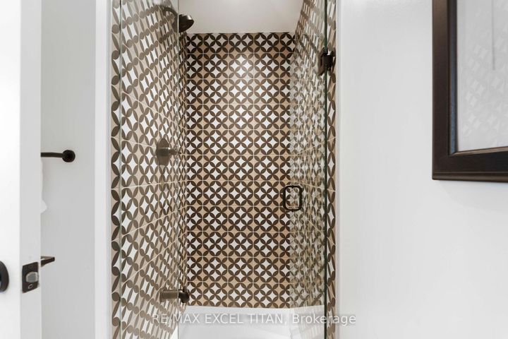 Photo 20 at 703 - 5 Lakeview Avenue, Bellwoods, Toronto