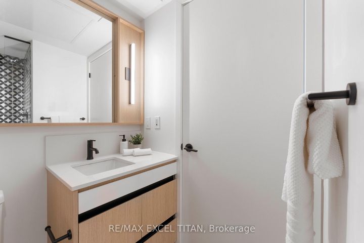 Photo 21 at 703 - 5 Lakeview Avenue, Bellwoods, Toronto