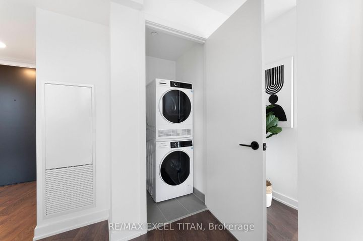 Photo 22 at 703 - 5 Lakeview Avenue, Bellwoods, Toronto