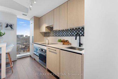 Photo 6 at 703 - 5 Lakeview Avenue, Bellwoods, Toronto