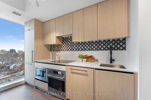 Photo 12 at 703 - 5 Lakeview Avenue, Bellwoods, Toronto