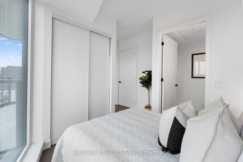 Photo 17 at 703 - 5 Lakeview Avenue, Bellwoods, Toronto