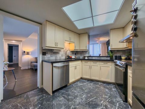 Photo 9 at 1405 - 4235 Sherwoodtowne Boulevard, City Centre, Mississauga