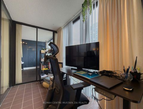 Photo 12 at 1405 - 4235 Sherwoodtowne Boulevard, City Centre, Mississauga