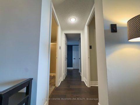 Photo 13 at 1405 - 4235 Sherwoodtowne Boulevard, City Centre, Mississauga