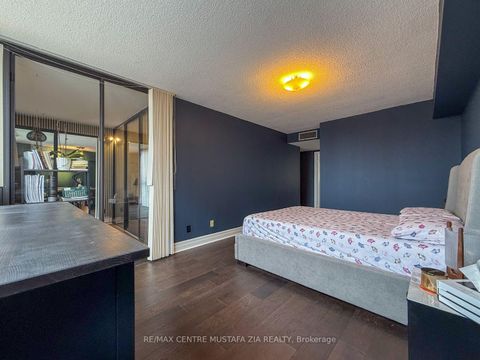 Photo 14 at 1405 - 4235 Sherwoodtowne Boulevard, City Centre, Mississauga