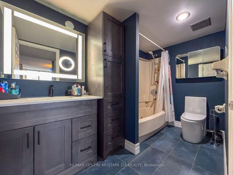 Photo 15 at 1405 - 4235 Sherwoodtowne Boulevard, City Centre, Mississauga