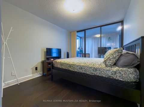 Photo 17 at 1405 - 4235 Sherwoodtowne Boulevard, City Centre, Mississauga