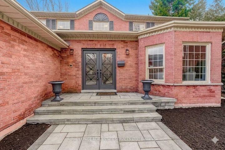 Photo 1 at 9 Morrison Creek Crescent, RO River Oaks, Oakville