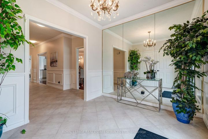 Photo 3 at 9 Morrison Creek Crescent, RO River Oaks, Oakville