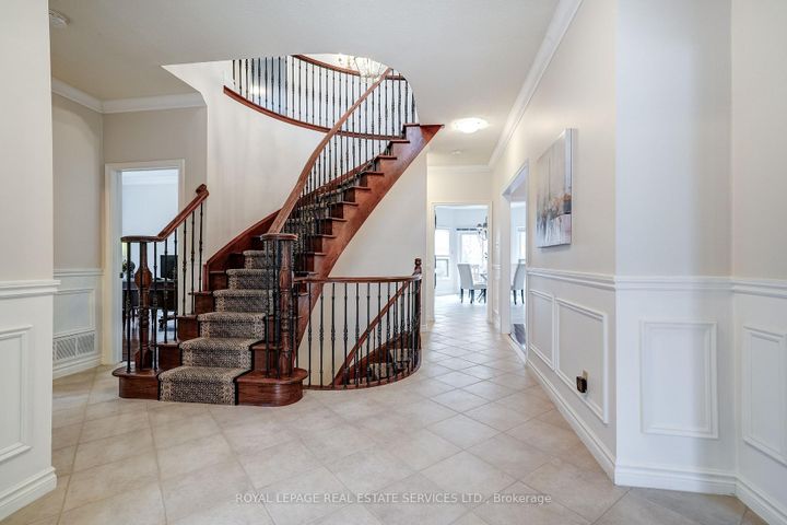 Photo 4 at 9 Morrison Creek Crescent, RO River Oaks, Oakville