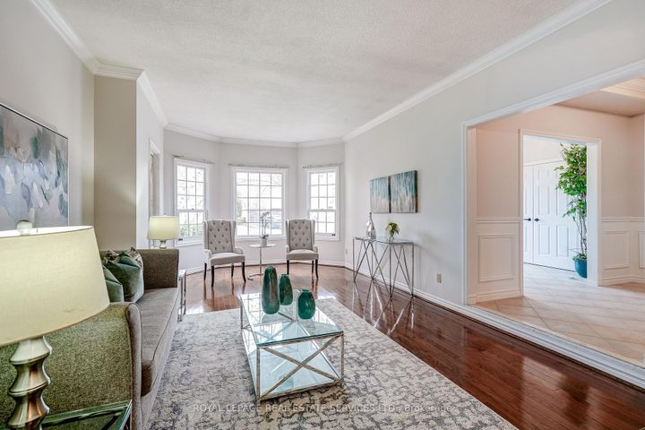 Photo 5 at 9 Morrison Creek Crescent, RO River Oaks, Oakville