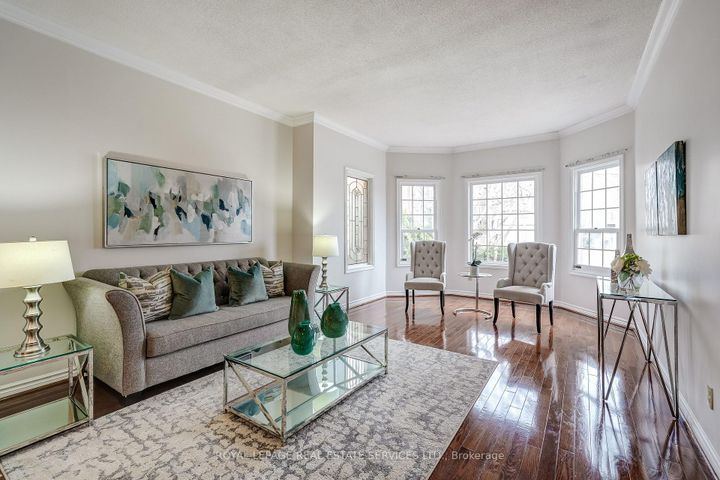 Photo 6 at 9 Morrison Creek Crescent, RO River Oaks, Oakville